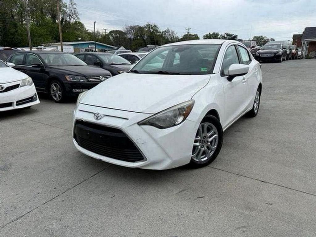 2018 Toyota Yaris - $8,500