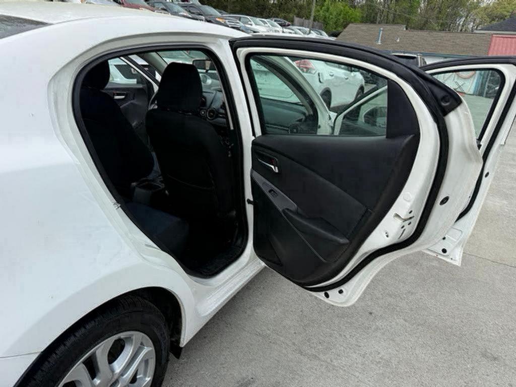 2018 Toyota Yaris - $8,500