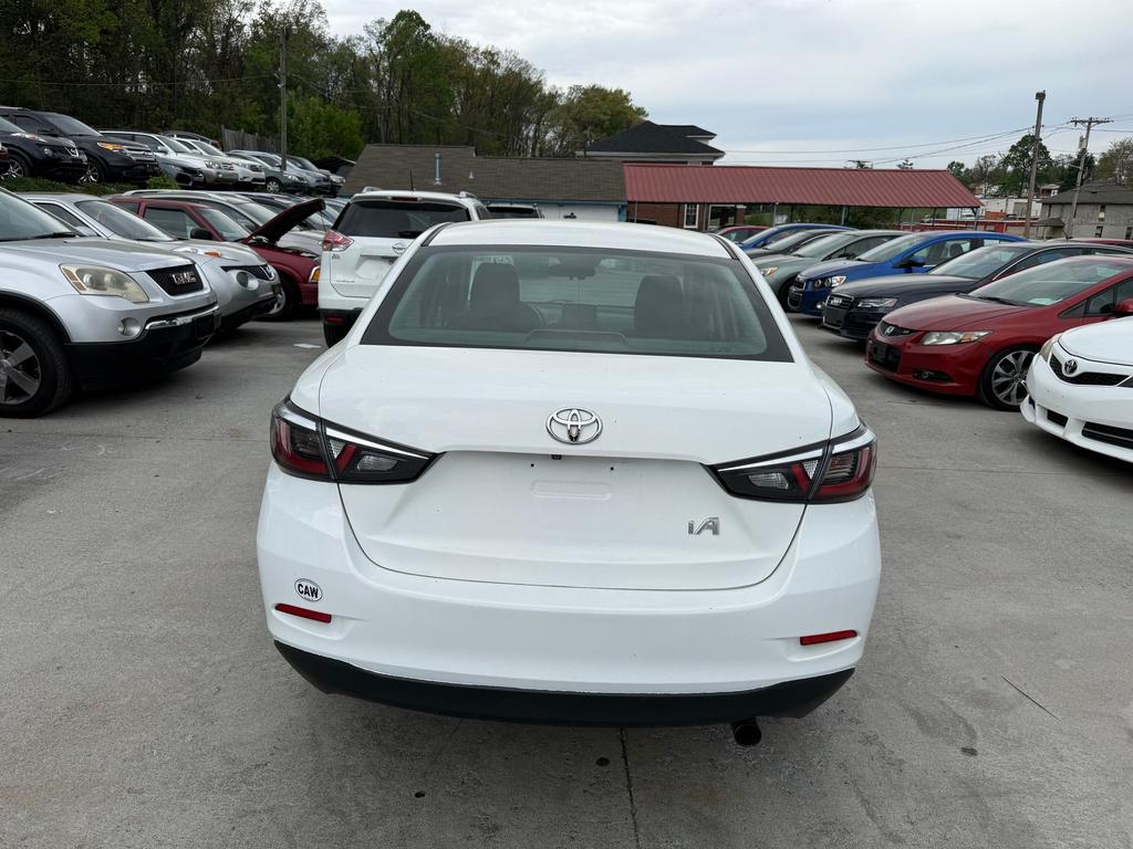 2018 Toyota Yaris - $8,500