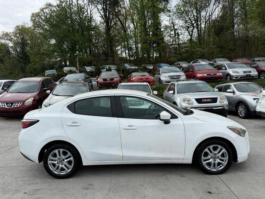 2018 Toyota Yaris - $8,500