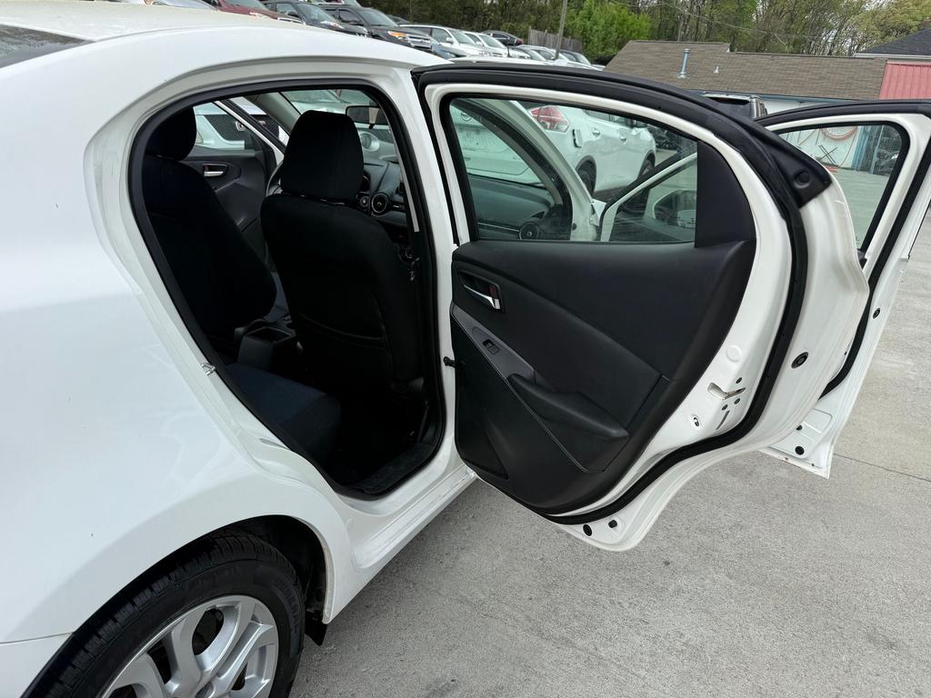 2018 Toyota Yaris - $8,500
