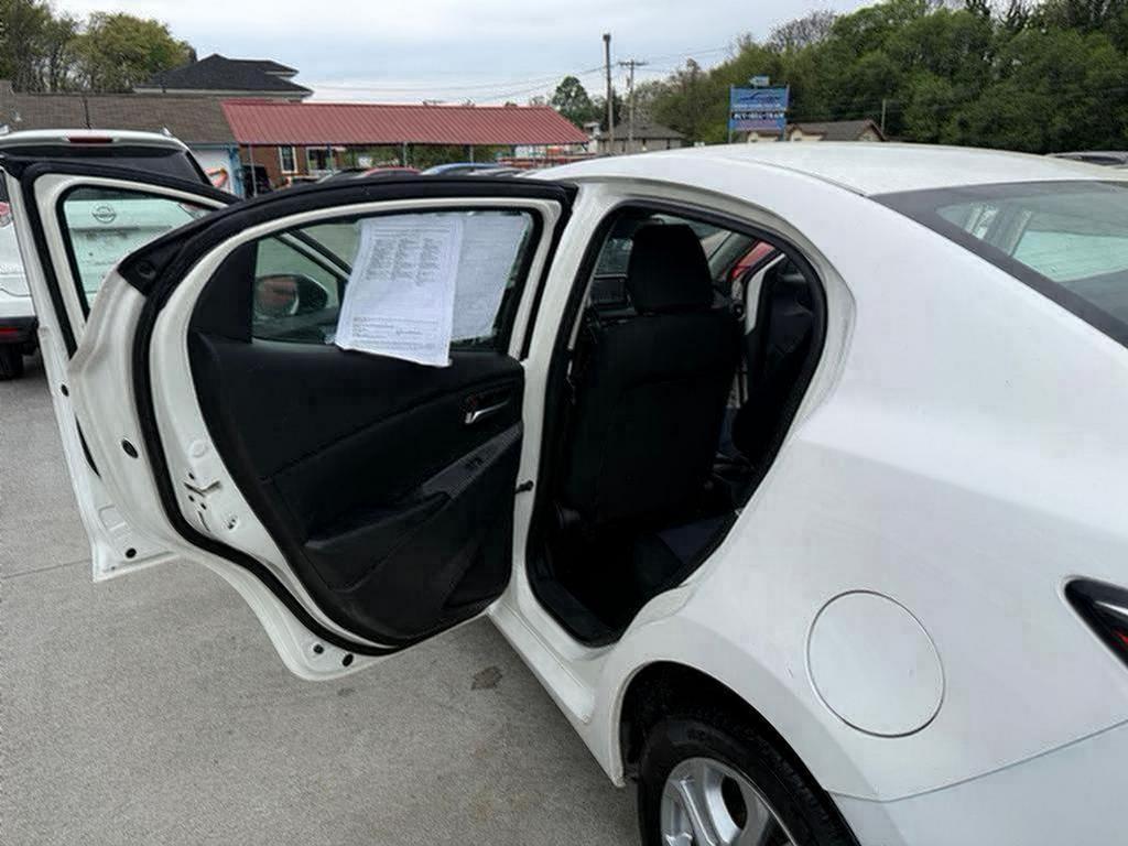 2018 Toyota Yaris - $8,500