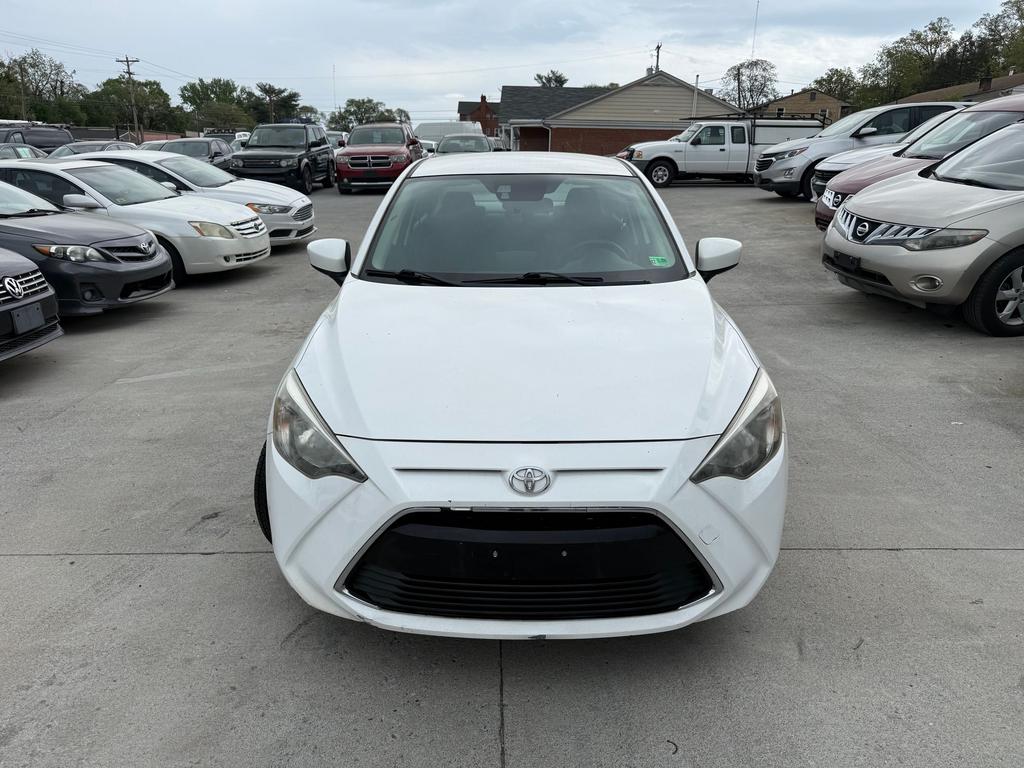 2018 Toyota Yaris - $8,500