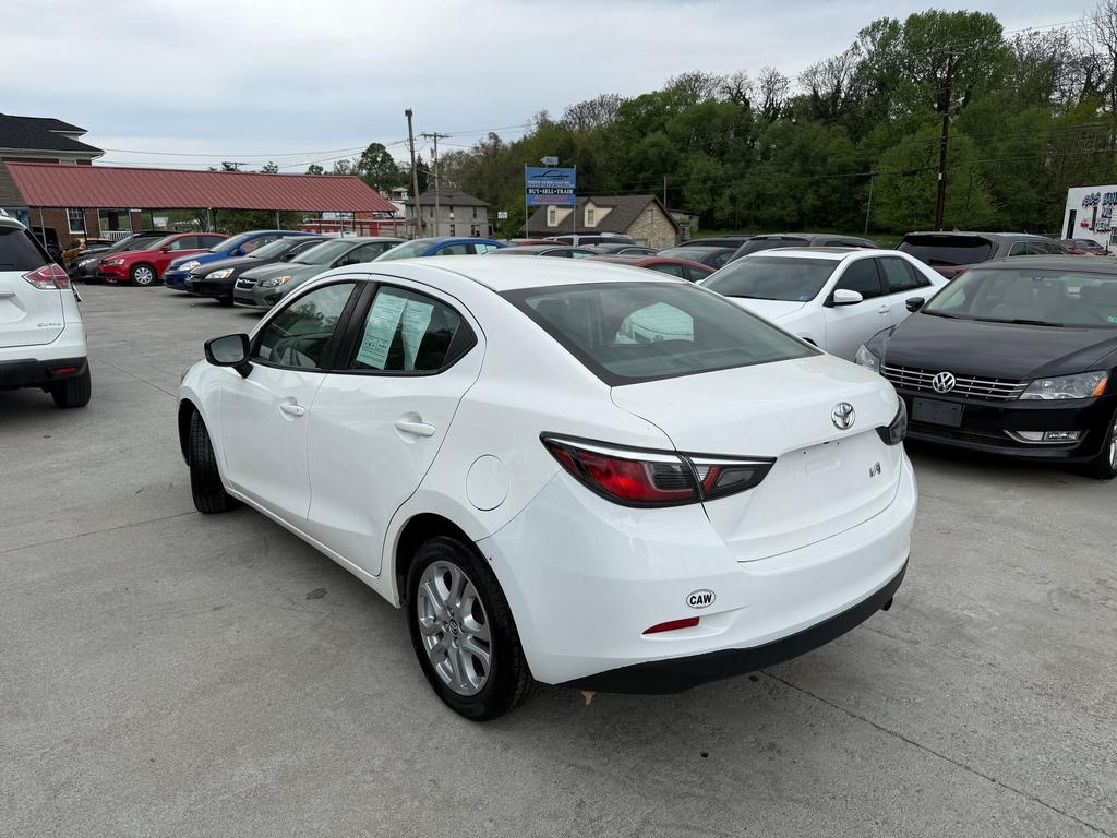 2018 Toyota Yaris - $8,500
