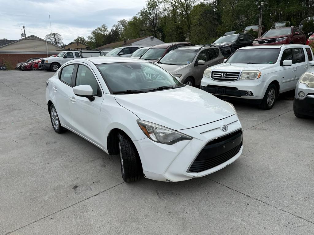 2018 Toyota Yaris - $8,500