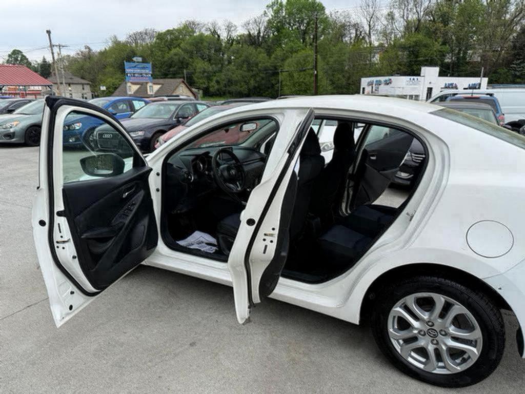 2018 Toyota Yaris - $8,500
