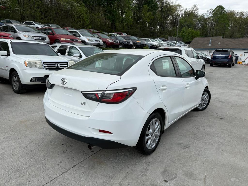 2018 Toyota Yaris - $8,500