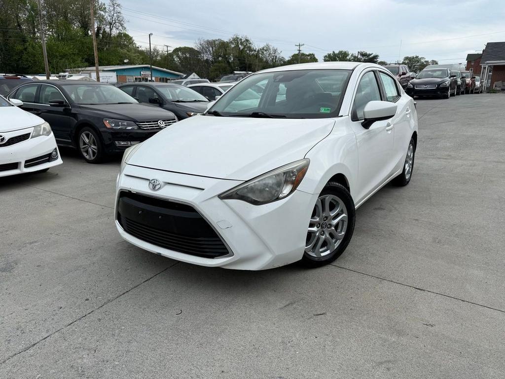 2018 Toyota Yaris - $8,500