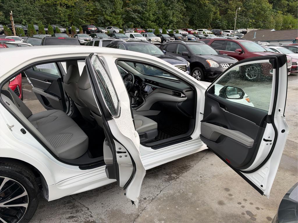 2020 Toyota Camry - $15,995