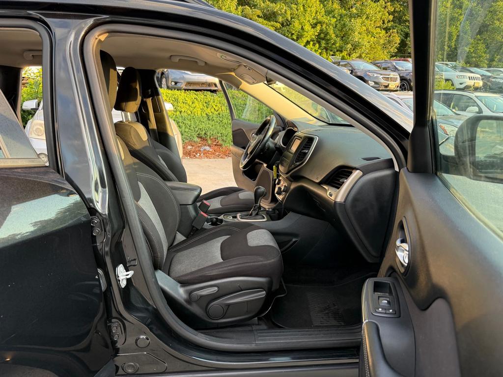 2016 Jeep Cherokee - $7,500