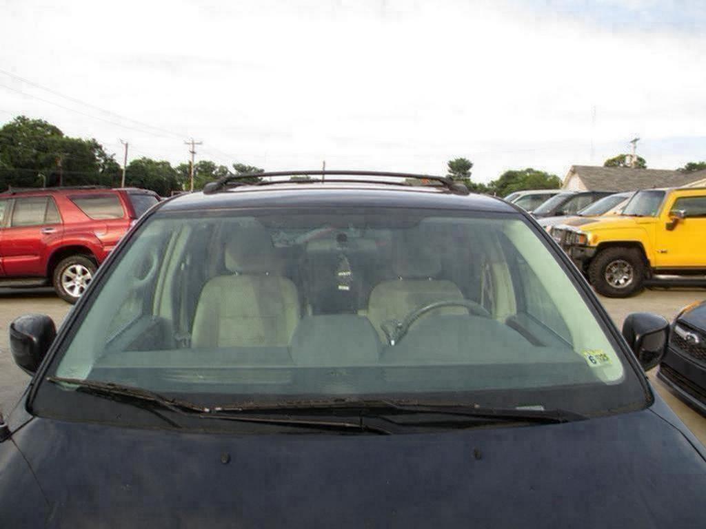 2010 Chrysler Town And Country - $5,500