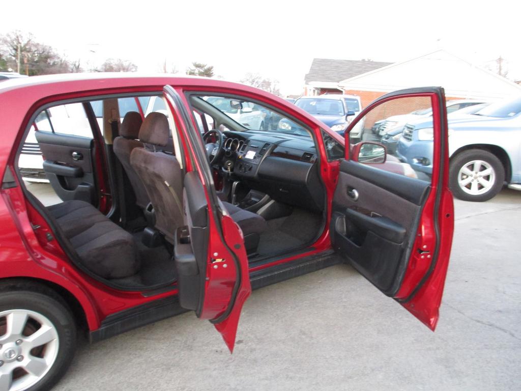 2011 Nissan Versa - $6,900
