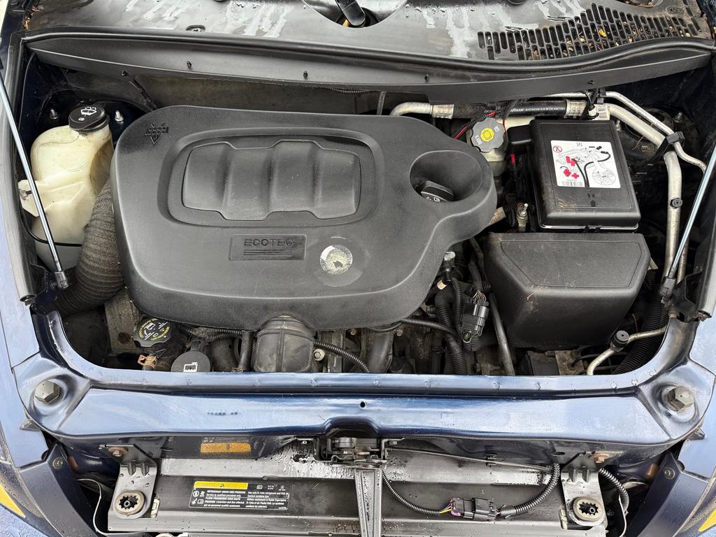 2011 Chevrolet HHR - $2,995