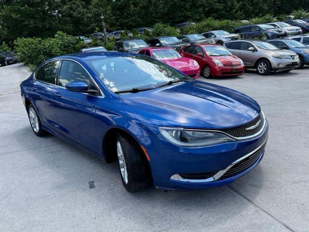 2015 Chrysler 200 - $4,500