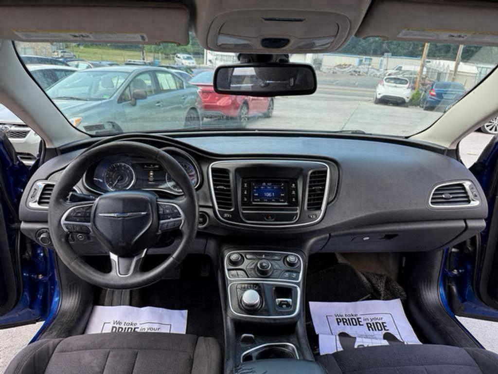 2015 Chrysler 200 - $4,500