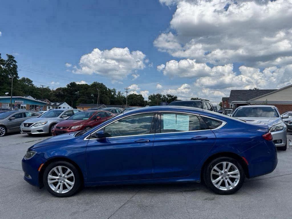 2015 Chrysler 200 - $4,500
