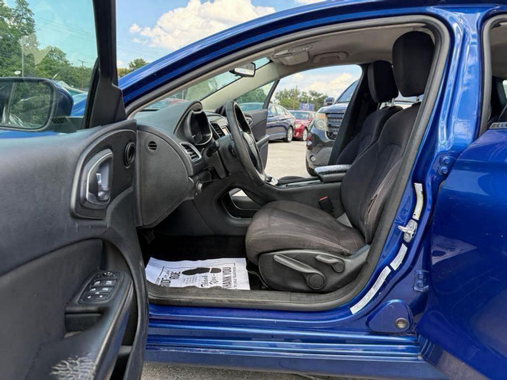 2015 Chrysler 200 - $4,500