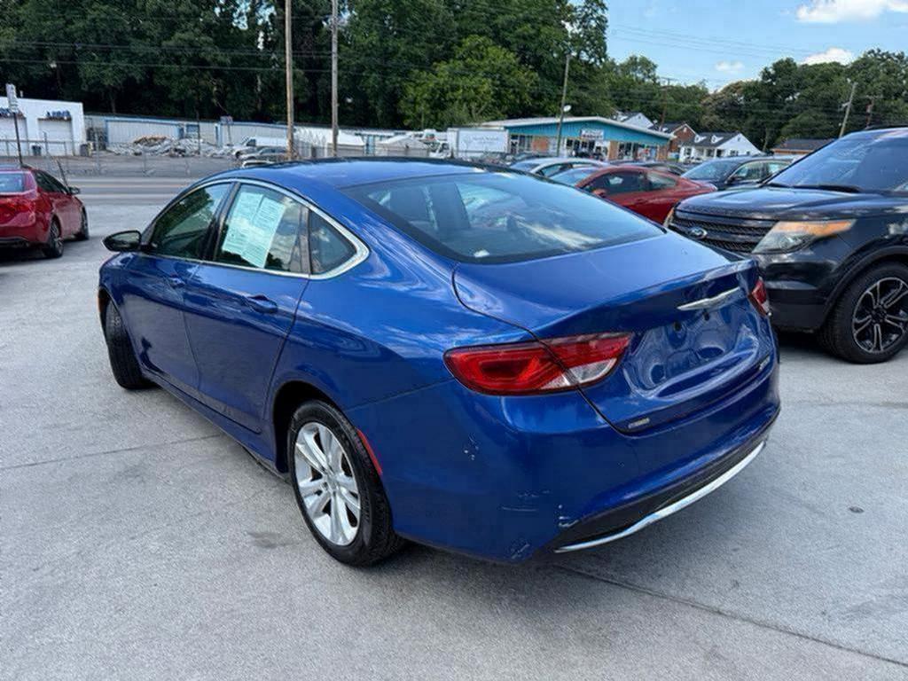 2015 Chrysler 200 - $4,500