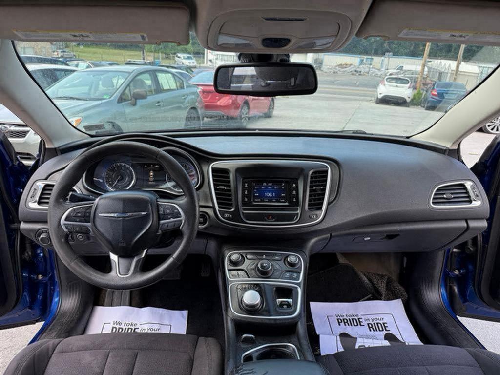 2015 Chrysler 200 - $4,500