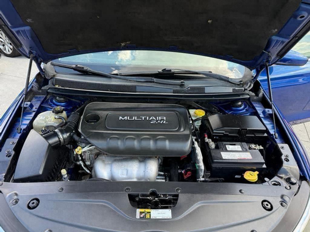 2015 Chrysler 200 - $4,500