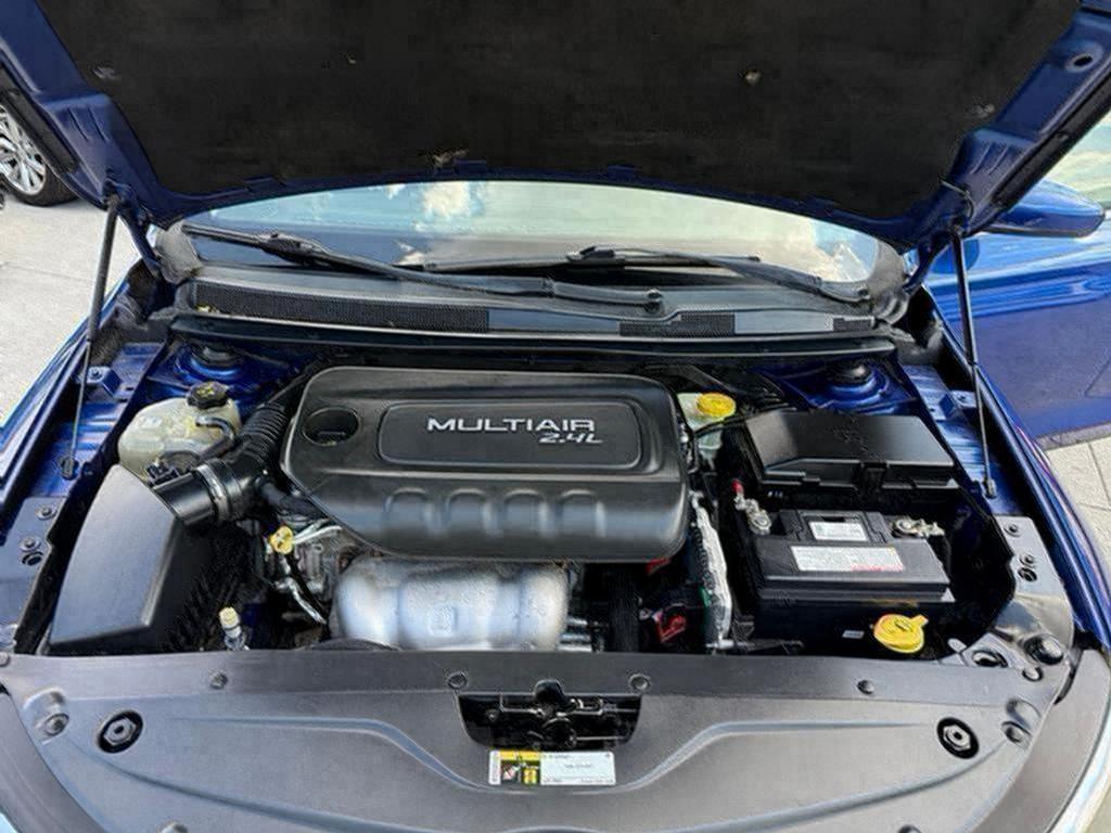 2015 Chrysler 200 - $4,500
