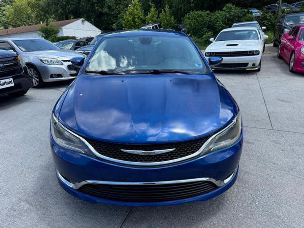 2015 Chrysler 200 - $4,500