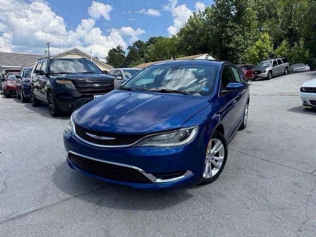 2015 Chrysler 200 - $4,500
