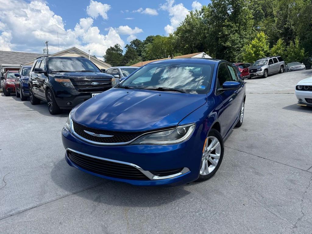 2015 Chrysler 200 - $4,500