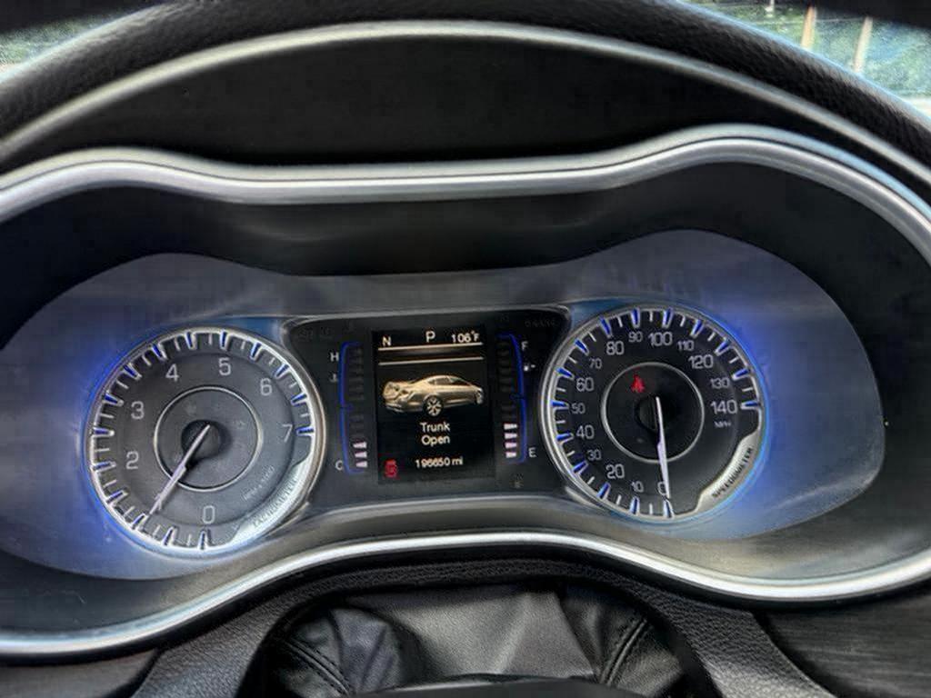 2015 Chrysler 200 - $4,500