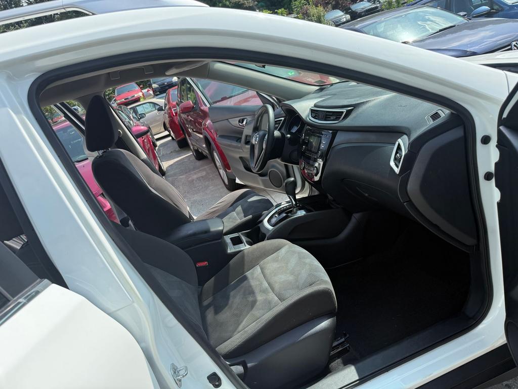2016 Nissan Rogue - $9,995