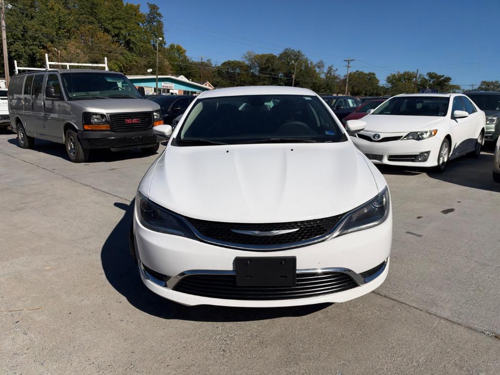 2015 Chrysler 200 - $5,900