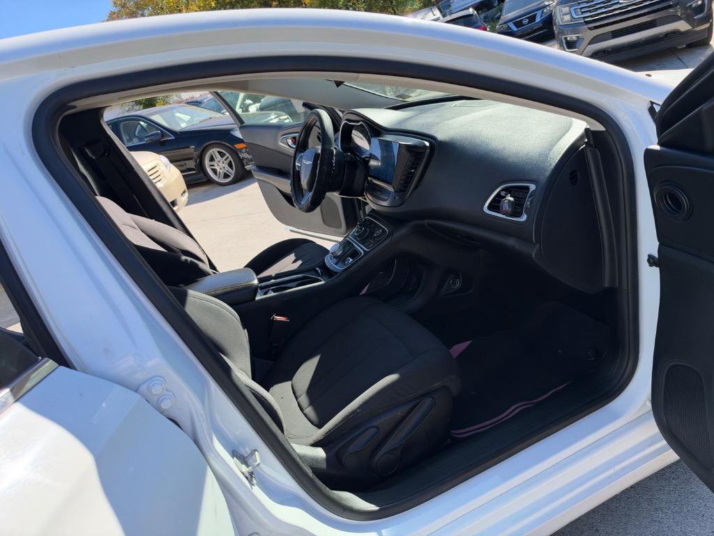 2015 Chrysler 200 - $5,900