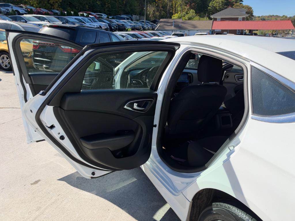 2015 Chrysler 200 - $5,900