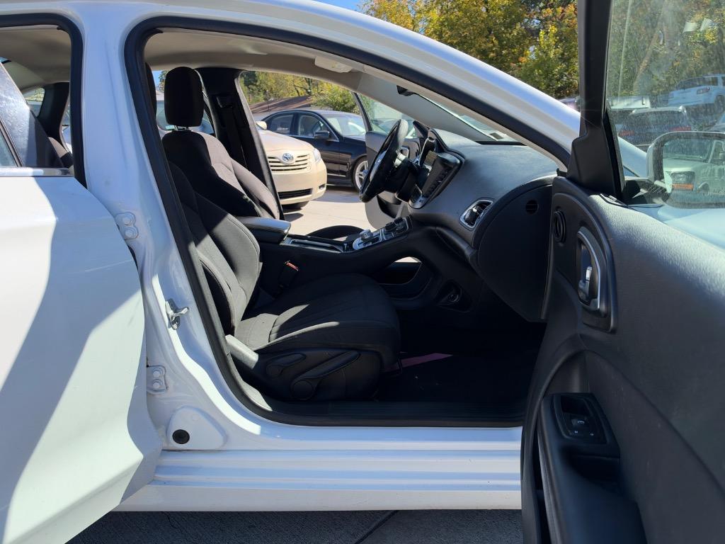 2015 Chrysler 200 - $5,900