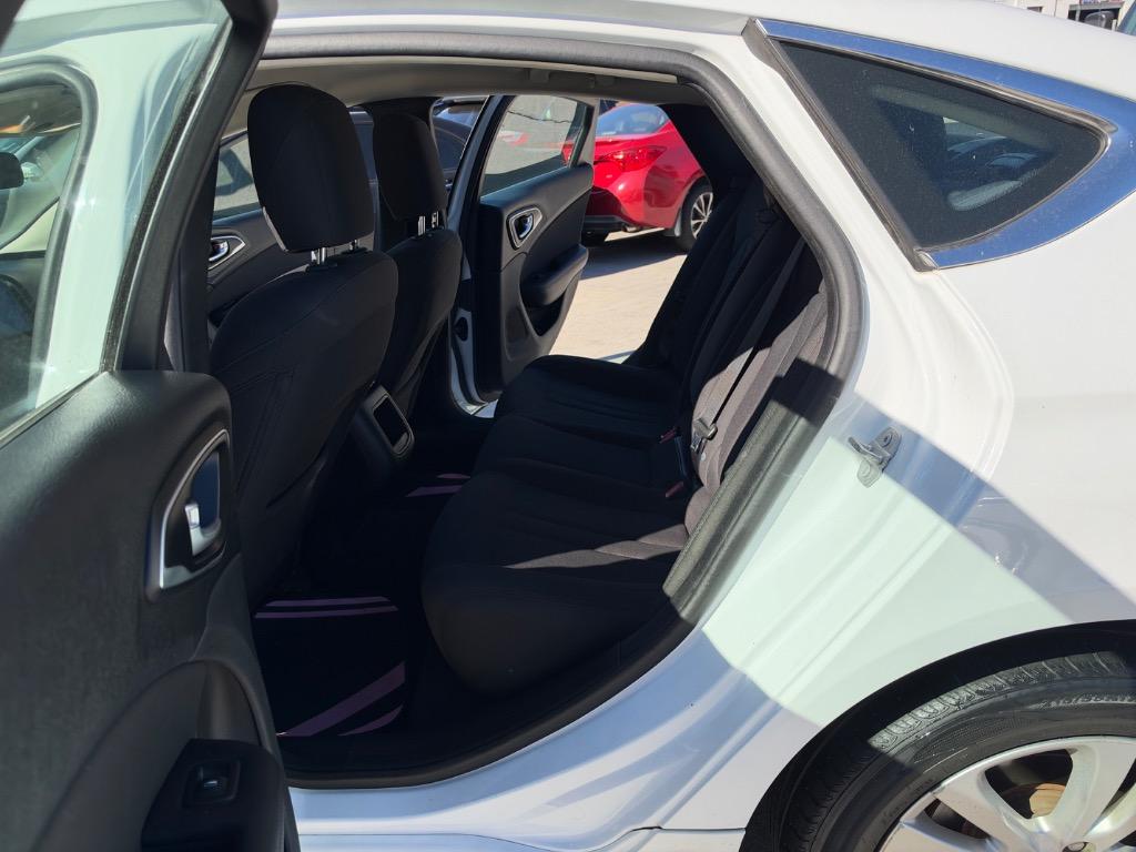 2015 Chrysler 200 - $5,900