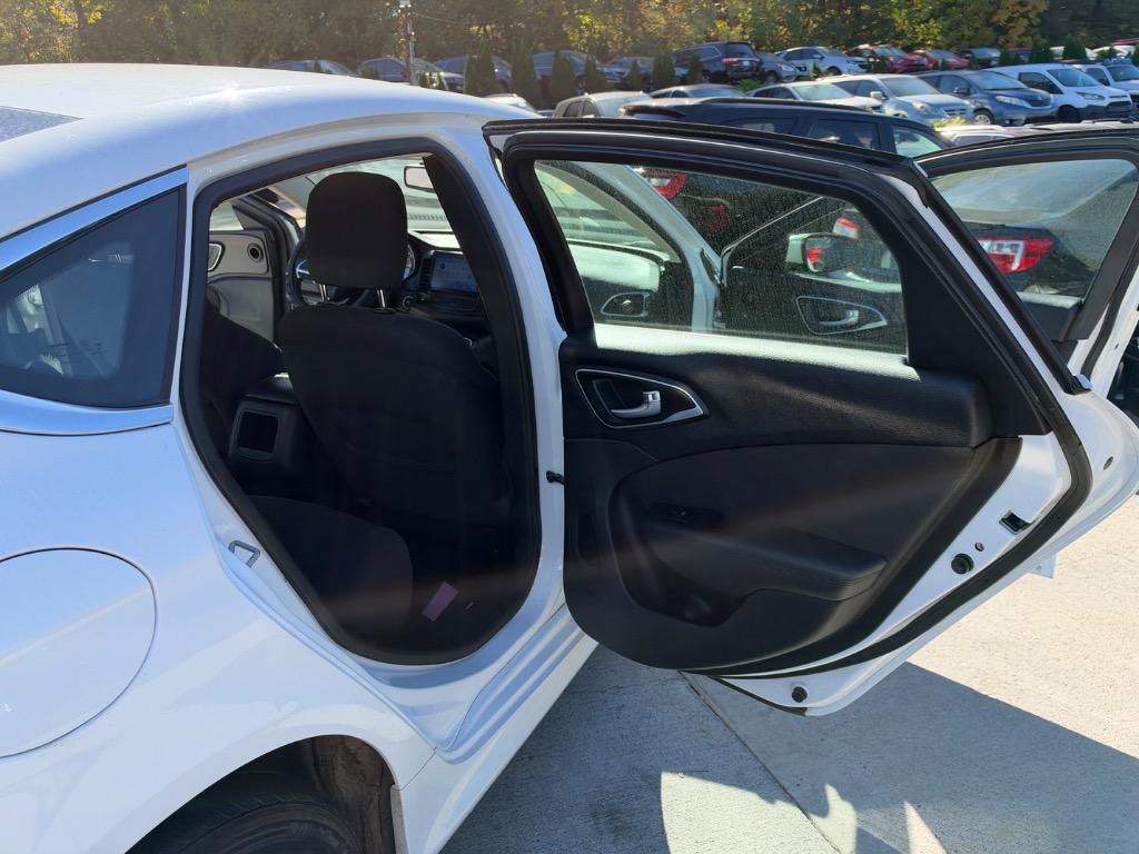 2015 Chrysler 200 - $5,900