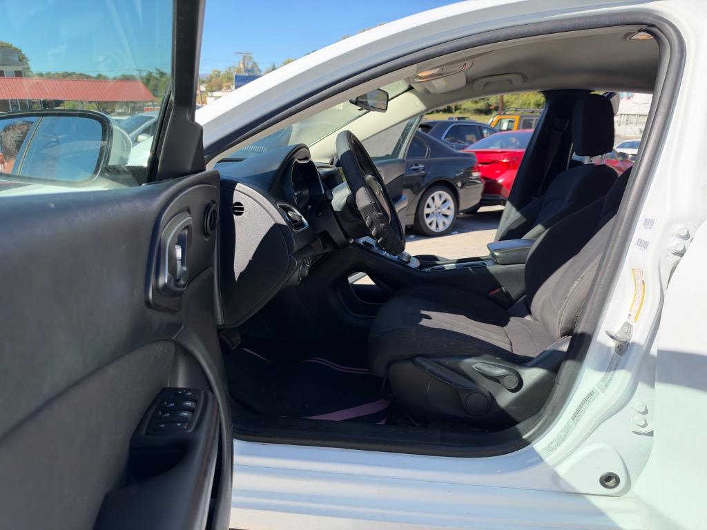 2015 Chrysler 200 - $5,900