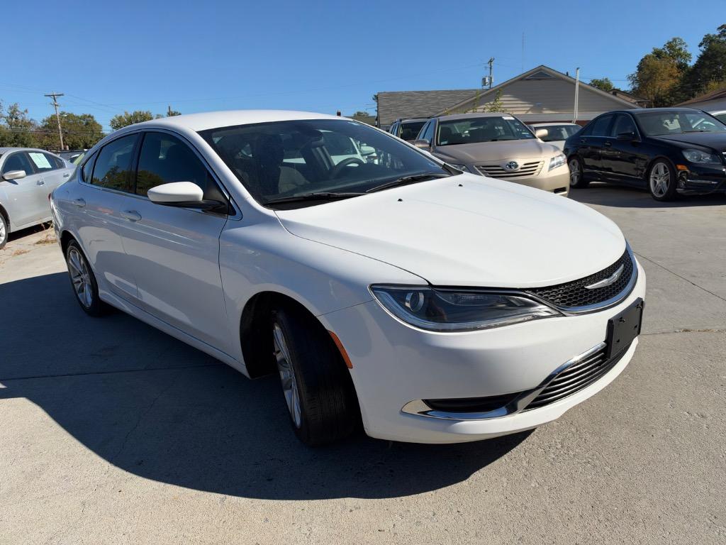 2015 Chrysler 200 - $5,900