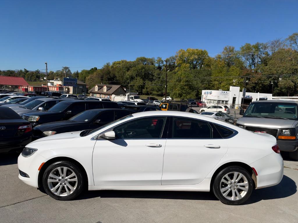 2015 Chrysler 200 - $5,900