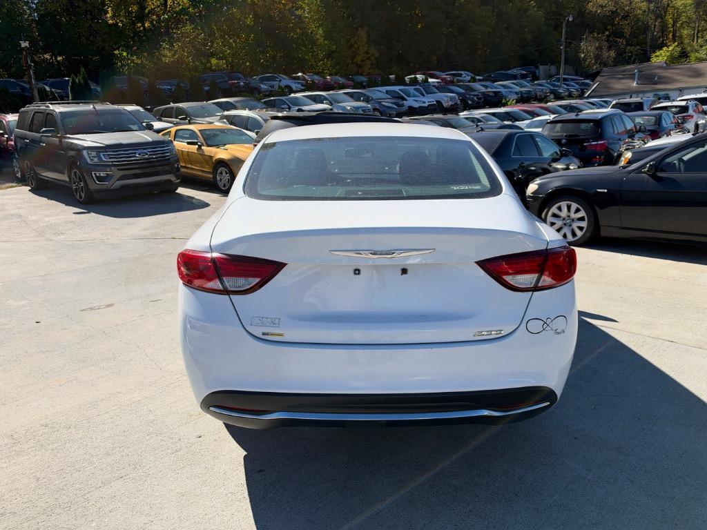 2015 Chrysler 200 - $5,900