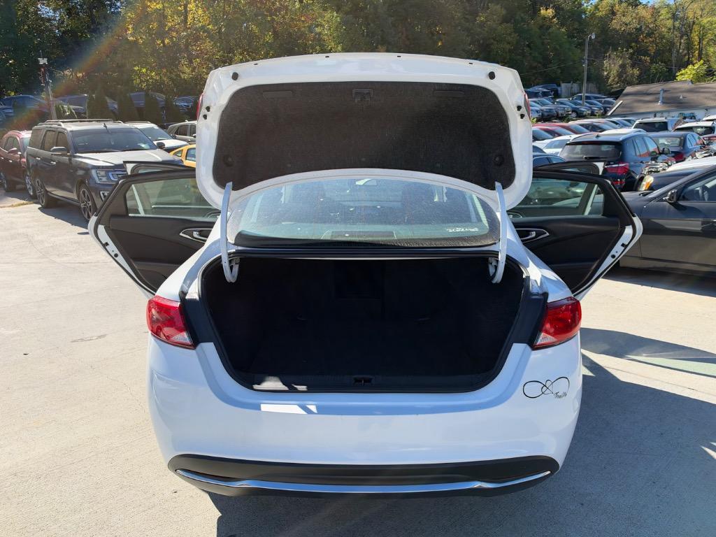 2015 Chrysler 200 - $5,900