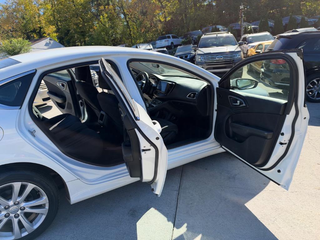 2015 Chrysler 200 - $5,900