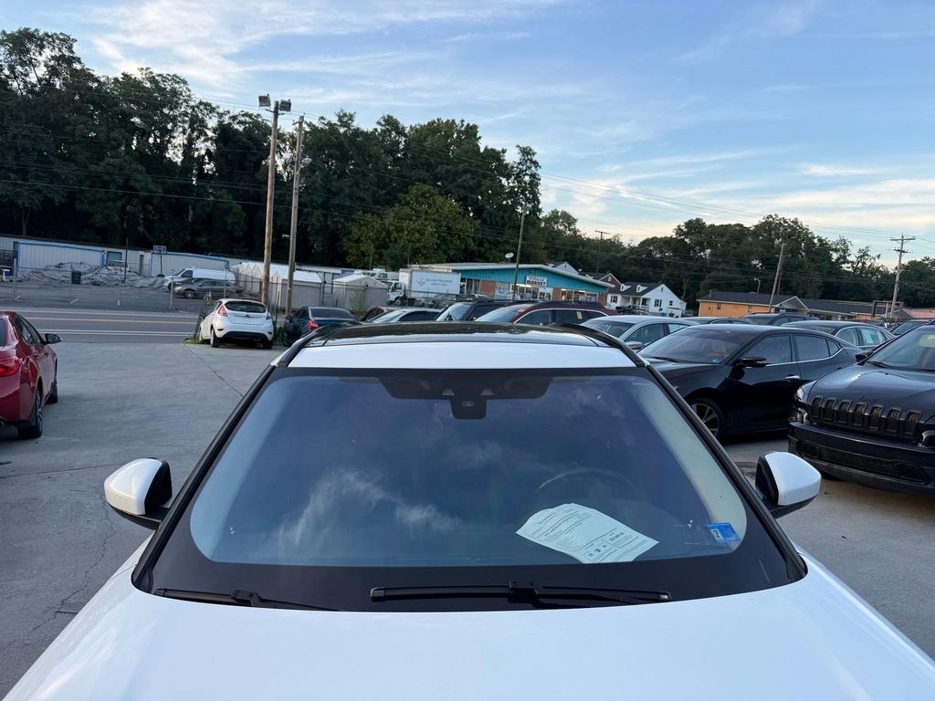 2018 Land Rover Range Rover Velar - $16,500
