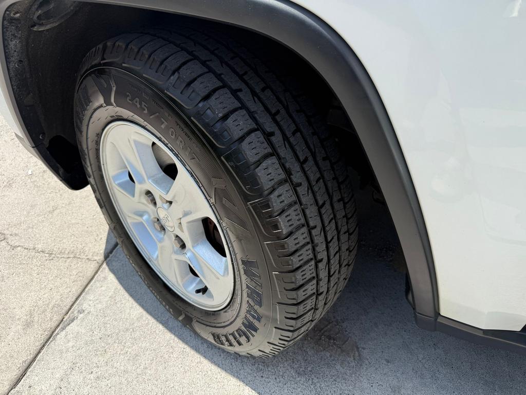 2015 Jeep Cherokee - $8,500