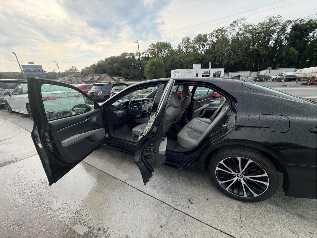 2020 Toyota Camry - $15,995