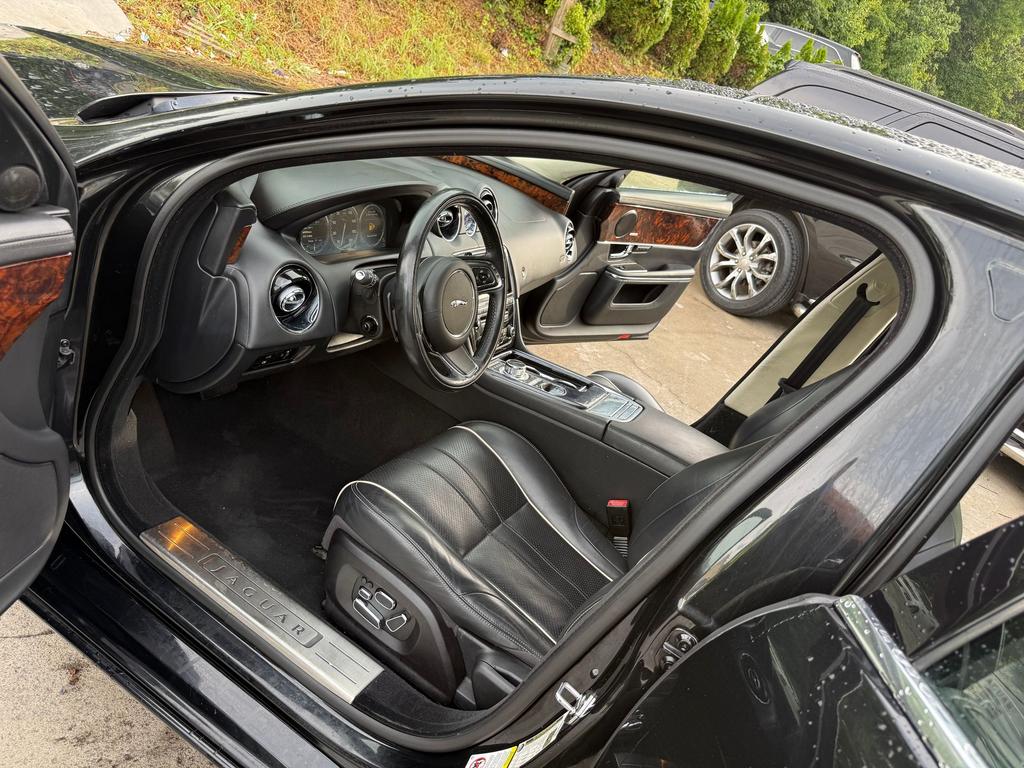 2011 Jaguar XJ - $9,995