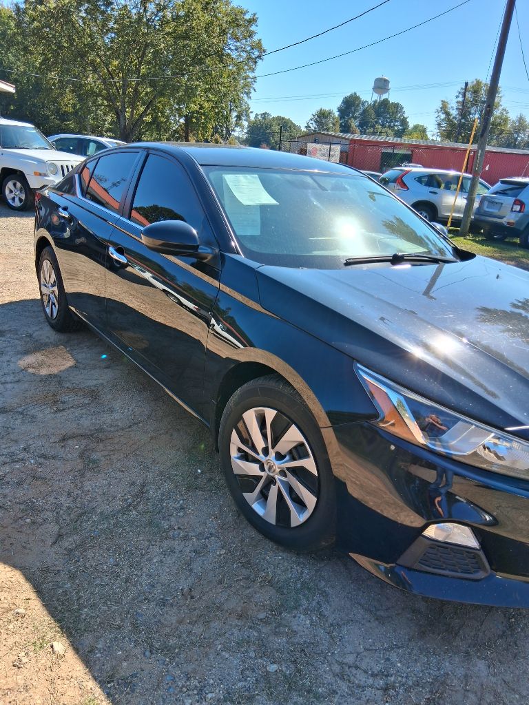 2020 Nissan Altima - $9,900