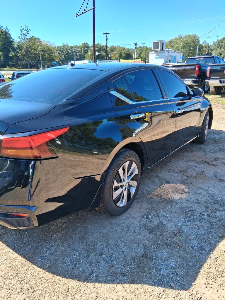 2020 Nissan Altima - $9,900