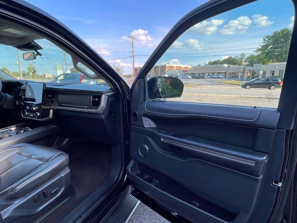 2022 Ford Expedition - $28,999
