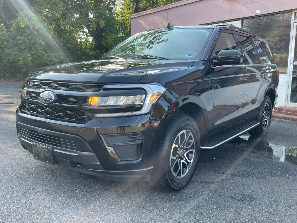 2022 Ford Expedition - $28,999